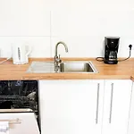 아파트 Monteurwohnungen Mit Tv, Internet, Parkplatz, Waschmaschine, Kueche, Balkon, Restaurants Und Supermarkt