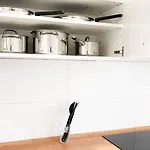 Monteurwohnungen Mit Tv, Internet, Parkplatz, Waschmaschine, Kueche, Balkon, Restaurants Und Supermarkt *