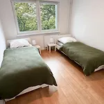 Monteurwohnungen Mit Tv, Internet, Parkplatz, Waschmaschine, Kueche, Balkon, Restaurants Und Supermarkt Lejlighed