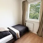 Monteurwohnungen Mit Tv, Internet, Parkplatz, Waschmaschine, Kueche, Balkon, Restaurants Und Supermarkt 아파트 *