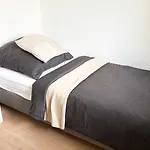 Monteurwohnungen Mit Tv, Internet, Parkplatz, Waschmaschine, Kueche, Balkon, Restaurants Und Supermarkt 아파트 Halle (Saale)