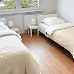 Monteurwohnungen Mit Tv, Internet, Parkplatz, Waschmaschine, Kueche, Balkon, Restaurants Und Supermarkt Lejlighed *