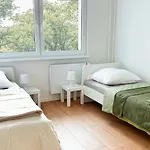 Monteurwohnungen Mit Tv, Internet, Parkplatz, Waschmaschine, Kueche, Balkon, Restaurants Und Supermarkt Lejlighed