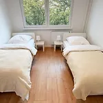 아파트 Monteurwohnungen Mit Tv, Internet, Parkplatz, Waschmaschine, Kueche, Balkon, Restaurants Und Supermarkt