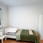 Monteurwohnungen Mit Tv, Internet, Parkplatz, Waschmaschine, Kueche, Balkon, Restaurants Und Supermarkt *