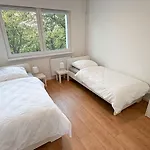 Monteurwohnungen Mit Tv, Internet, Parkplatz, Waschmaschine, Kueche, Balkon, Restaurants Und Supermarkt Lejlighed *