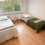 Monteurwohnungen Mit Tv, Internet, Parkplatz, Waschmaschine, Kueche, Balkon, Restaurants Und Supermarkt *