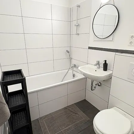 Renovierte Wohnungen Mit Tv, Internet, Parkplatz, Waschmaschine, Kueche, Balkon, Restaurants Und Supermarkt *