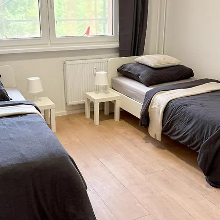 Monteurwohnungen Mit Tv, Internet, Parkplatz, Waschmaschine, Kueche, Balkon, Restaurants Und Supermarkt Apartment Halle (Saale)