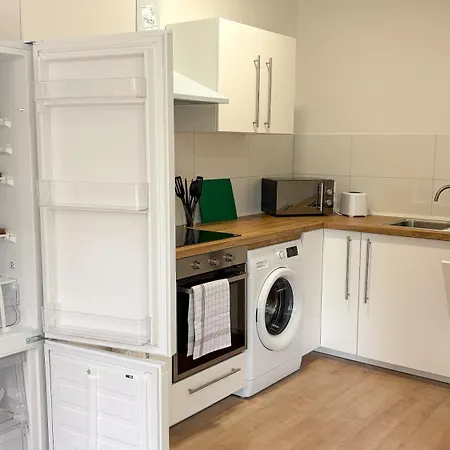 Renovierte Mit Tv, Internet, Parkplatz, Waschmaschine, Kueche, Balkon, Restaurants Und Supermarkt Lejlighed