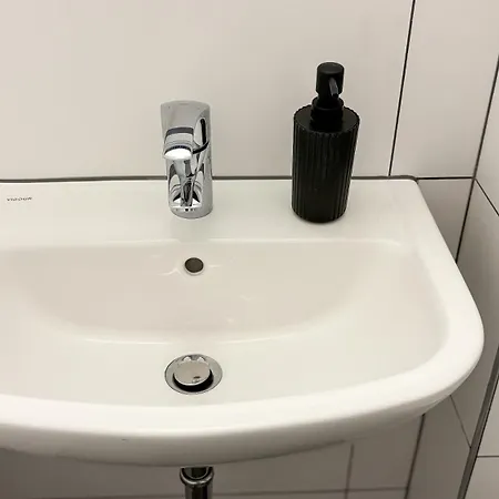 Renovierte Mit Tv, Internet, Parkplatz, Waschmaschine, Kueche, Balkon, Restaurants Und Supermarkt * Halle (Saale)