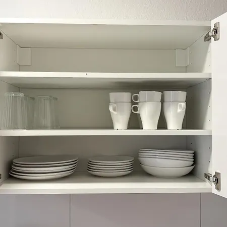 Renovierte Wohnungen Mit Tv, Internet, Parkplatz, Waschmaschine, Kueche, Balkon, Restaurants Und Supermarkt *