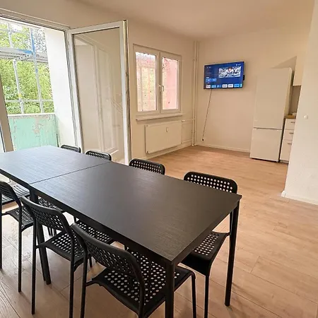 Renovierte Wohnungen Mit Tv, Internet, Parkplatz, Waschmaschine, Kueche, Balkon, Restaurants Und Supermarkt Halle (Saale)