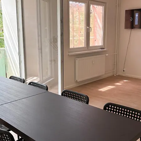 Renovierte Wohnungen Mit Tv, Internet, Parkplatz, Waschmaschine, Kueche, Balkon, Restaurants Und Supermarkt Appartement Halle (Saale)