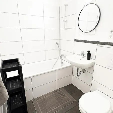 Monteurwohnungen Mit Tv, Internet, Parkplatz, Waschmaschine, Kueche, Balkon, Restaurants Und Supermarkt * Halle (Saale)