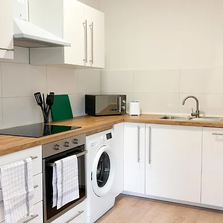 Lejlighed Monteurwohnungen Mit Tv, Internet, Parkplatz, Waschmaschine, Kueche, Balkon, Restaurants Und Supermarkt *