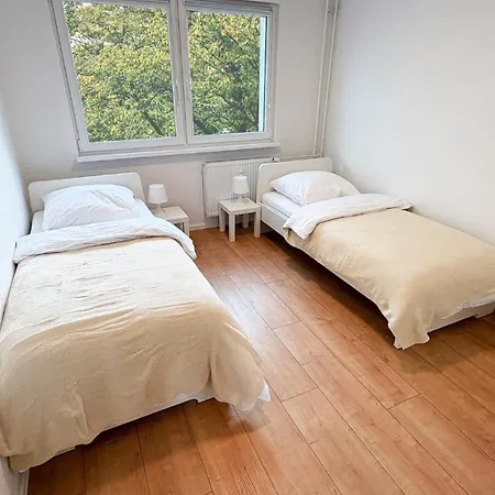 Monteurwohnungen Mit Tv, Internet, Parkplatz, Waschmaschine, Kueche, Balkon, Restaurants Und Supermarkt *