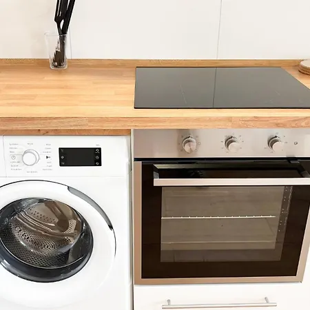 شقة Monteurwohnungen Mit Tv, Internet, Parkplatz, Waschmaschine, Kueche, Balkon, Restaurants Und Supermarkt Halle (Saale)