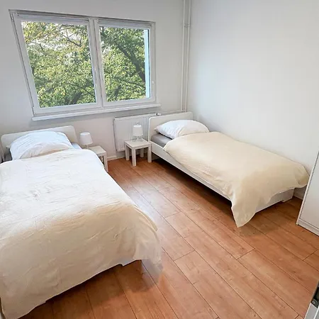 Monteurwohnungen Mit Tv, Internet, Parkplatz, Waschmaschine, Kueche, Balkon, Restaurants Und Supermarkt شقة Halle (Saale)