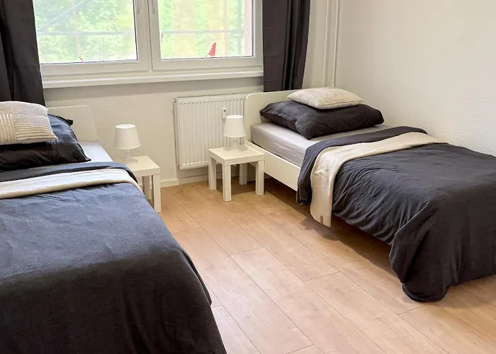 Monteurwohnungen Mit Tv, Internet, Parkplatz, Waschmaschine, Kueche, Balkon, Restaurants Und Supermarkt Appartamento Halle (Saale)