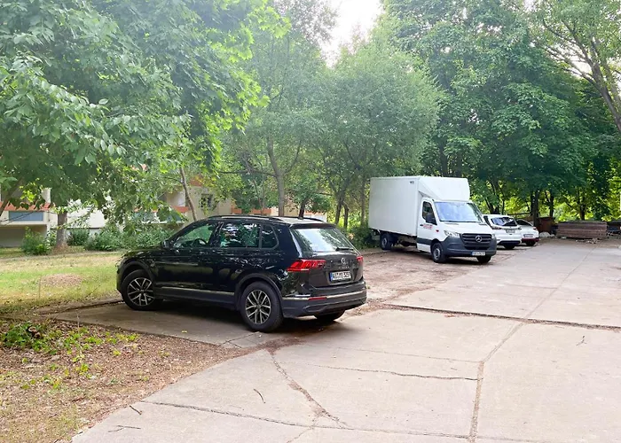 Monteurwohnungen Mit Tv, Internet, Parkplatz, Waschmaschine, Kueche, Balkon, Restaurants Und Supermarkt * Halle (Saale)