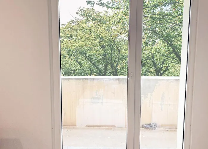 Monteurwohnungen Mit Tv, Internet, Parkplatz, Waschmaschine, Kueche, Balkon, Restaurants Und Supermarkt Halle (Saale)