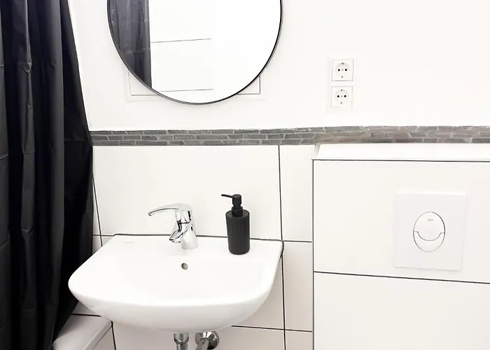 Monteurwohnungen Mit Tv, Internet, Parkplatz, Waschmaschine, Kueche, Balkon, Restaurants Und Supermarkt Appartamento