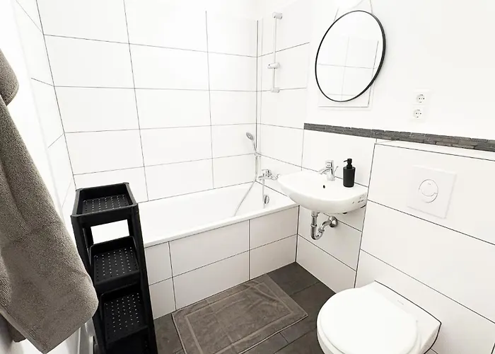 Monteurwohnungen Mit Tv, Internet, Parkplatz, Waschmaschine, Kueche, Balkon, Restaurants Und Supermarkt * Halle (Saale)