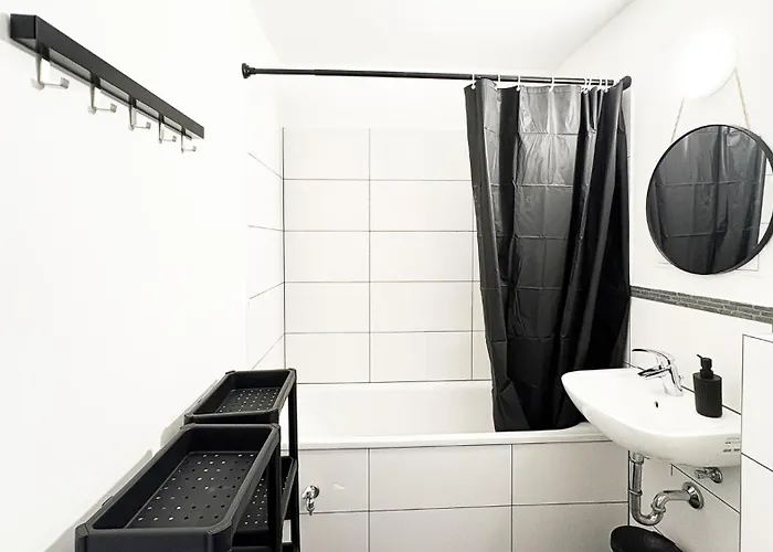 Monteurwohnungen Mit Tv, Internet, Parkplatz, Waschmaschine, Kueche, Balkon, Restaurants Und Supermarkt Appartamento