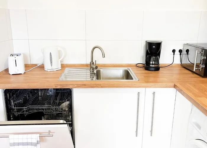 Appartamento Monteurwohnungen Mit Tv, Internet, Parkplatz, Waschmaschine, Kueche, Balkon, Restaurants Und Supermarkt