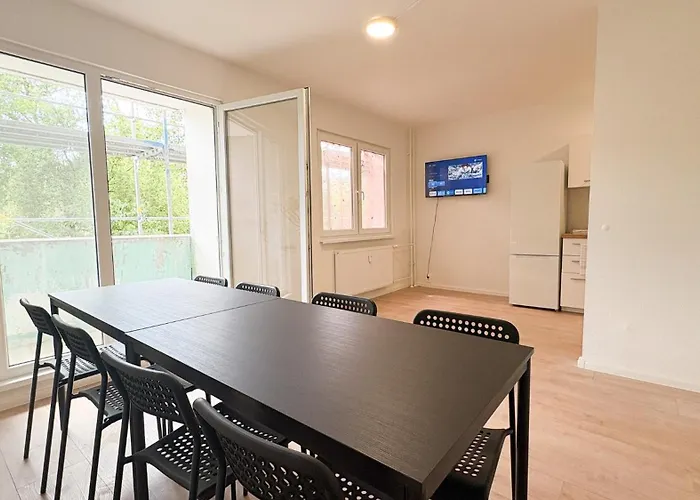 Monteurwohnungen Mit Tv, Internet, Parkplatz, Waschmaschine, Kueche, Balkon, Restaurants Und Supermarkt * Halle (Saale)