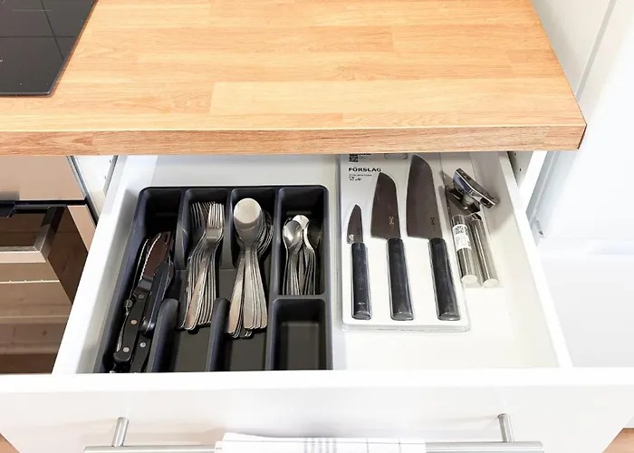 Monteurwohnungen Mit Tv, Internet, Parkplatz, Waschmaschine, Kueche, Balkon, Restaurants Und Supermarkt Halle (Saale)