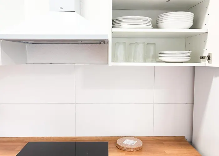 Monteurwohnungen Mit Tv, Internet, Parkplatz, Waschmaschine, Kueche, Balkon, Restaurants Und Supermarkt * Halle (Saale)