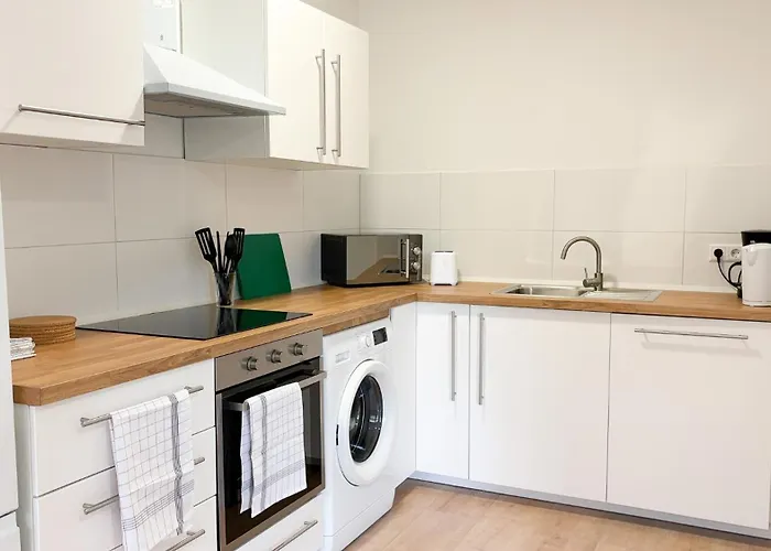 Appartamento Monteurwohnungen Mit Tv, Internet, Parkplatz, Waschmaschine, Kueche, Balkon, Restaurants Und Supermarkt *