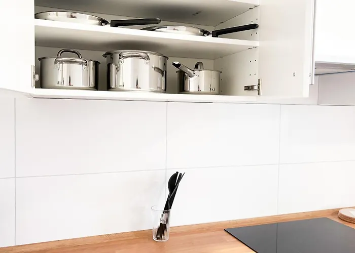 Monteurwohnungen Mit Tv, Internet, Parkplatz, Waschmaschine, Kueche, Balkon, Restaurants Und Supermarkt *