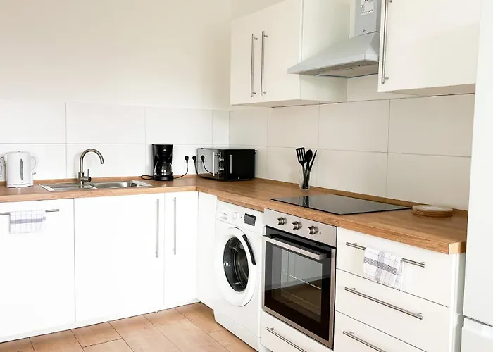 Monteurwohnungen Mit Tv, Internet, Parkplatz, Waschmaschine, Kueche, Balkon, Restaurants Und Supermarkt Appartamento Halle (Saale)