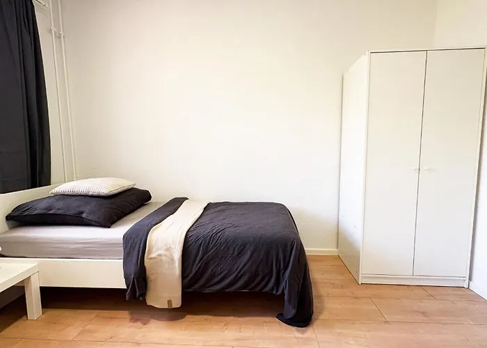 Monteurwohnungen Mit Tv, Internet, Parkplatz, Waschmaschine, Kueche, Balkon, Restaurants Und Supermarkt *