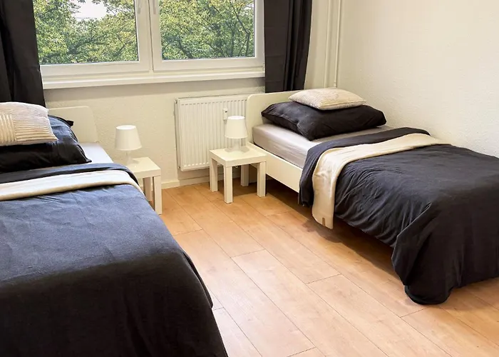 Monteurwohnungen Mit Tv, Internet, Parkplatz, Waschmaschine, Kueche, Balkon, Restaurants Und Supermarkt Appartamento Halle (Saale)