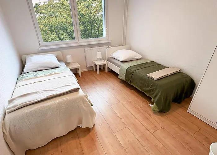 Monteurwohnungen Mit Tv, Internet, Parkplatz, Waschmaschine, Kueche, Balkon, Restaurants Und Supermarkt *